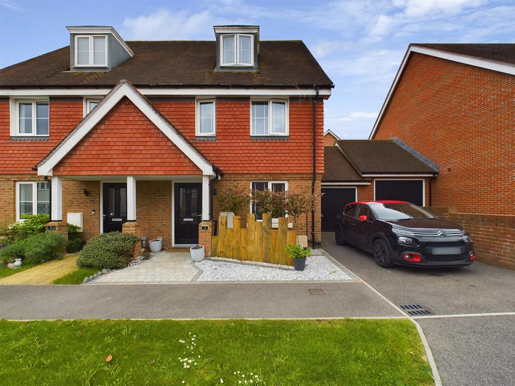 Kilnwood Vale, Faygate, Horsham 3 bed semidetached house for sale £