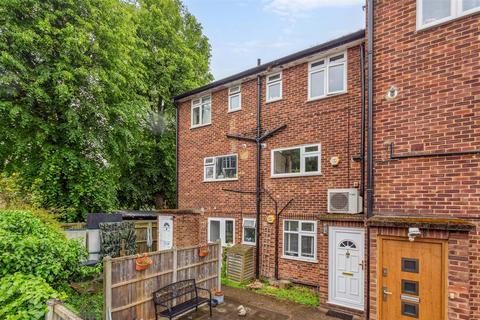2 bedroom flat for sale, Coniston Close, London, W4