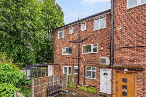 10 Coniston Close, London, W4 3UG