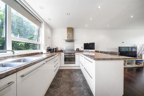 2 bedroom maisonette for sale, California Lane, Bushey Heath WD23