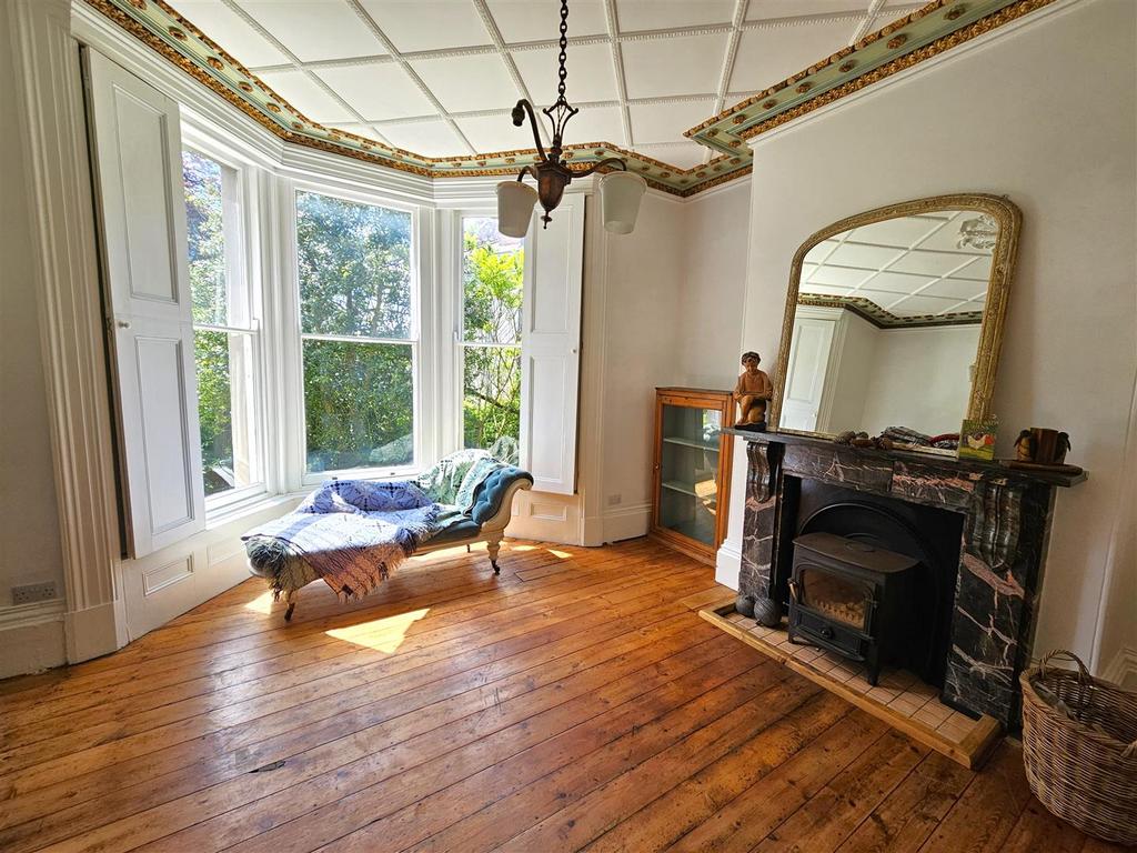 Living room 2.jpg