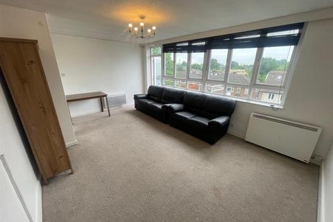 2 bedroom flat to rent, Bathurst Walk, Iver SL0