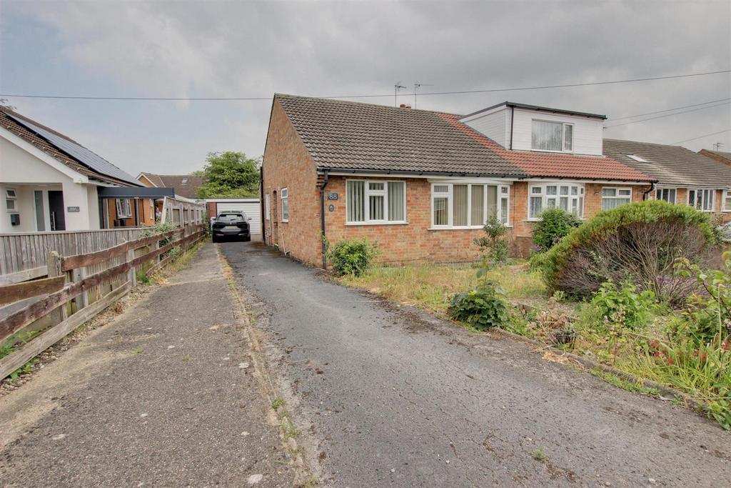 Woodhall Way, Beverley 2 bed semidetached bungalow for sale £200,000
