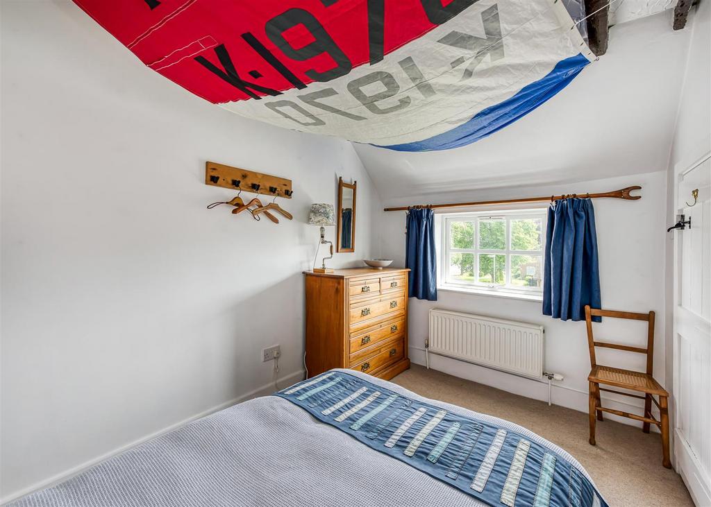 14 Park Street-bed4.jpg