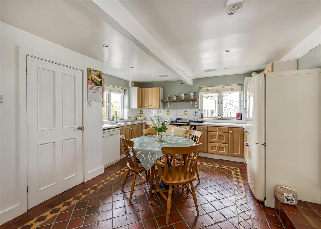 14 Park Street-kitchen.jpg