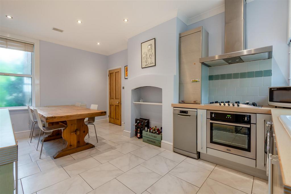 8599859-interior06.jpg