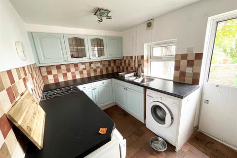 1 bedroom house to rent, Hurdsfield Road, Macclesfield