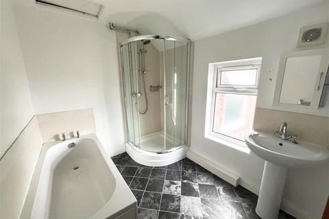 1 bedroom house to rent, Hurdsfield Road, Macclesfield