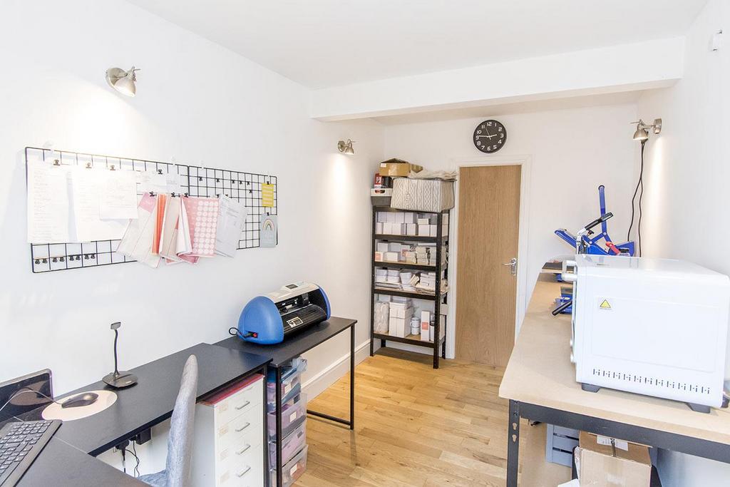 Garage/Office/Workshop