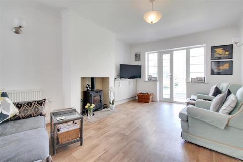 3 bedroom chalet for sale, Aldsworth Avenue, Goring-By-Sea, Worthing