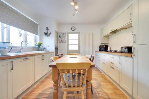 3 bedroom chalet for sale, Aldsworth Avenue, Goring-By-Sea, Worthing