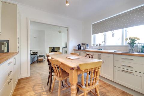 3 bedroom chalet for sale, Aldsworth Avenue, Goring-By-Sea, Worthing