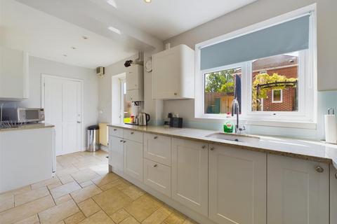 4 West Lodge Drive, Gloucester, GL4 4QH