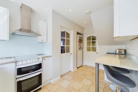 4 West Lodge Drive, Gloucester, GL4 4QH