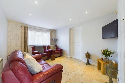 4 West Lodge Drive, Gloucester, GL4 4QH
