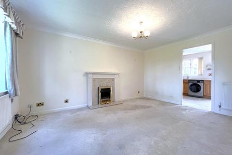 24 Armscote Grove, Hatton Park, Warwick, CV35 7TP