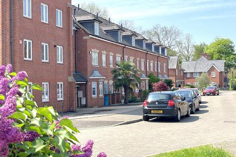 3 bedroom terraced house for sale, Campriano Drive, Emscote Lawns, Warwick