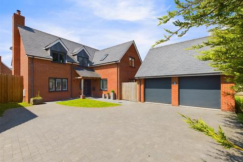 4 bedroom detached house for sale, Birch Drive, Norton, Gloucester