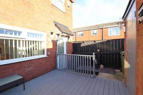 3 bedroom end of terrace house to rent, Melksham Square, Elm Tree, Stockton, TS19 0TL