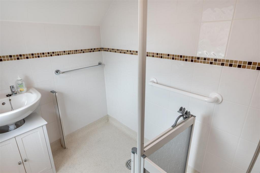 DSC 3108-Edit BATHROOM.jpg