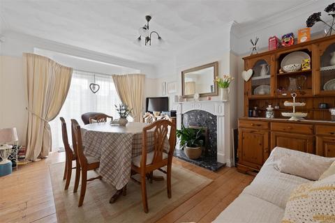 3 bedroom semi-detached house for sale, Norcott Close, Dunstable