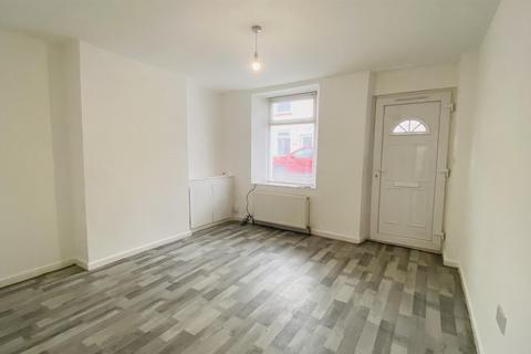 2 bedroom end of terrace house to rent, Newton Street, Mansfield