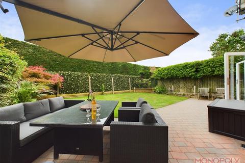 16 Alyn Drive, Rossett, Wrexham, LL12 0HQ