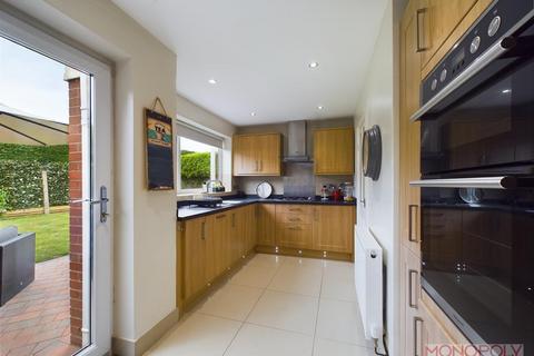 16 Alyn Drive, Rossett, Wrexham, LL12 0HQ