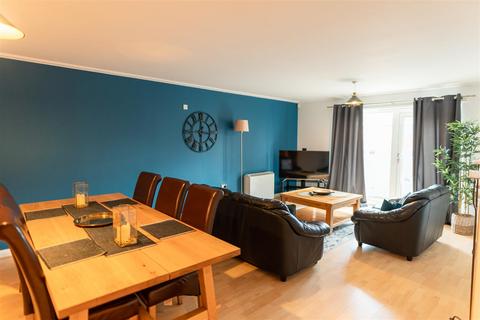 2 bedroom apartment to rent, Capri House, Century Wharf, Cardiff Bay