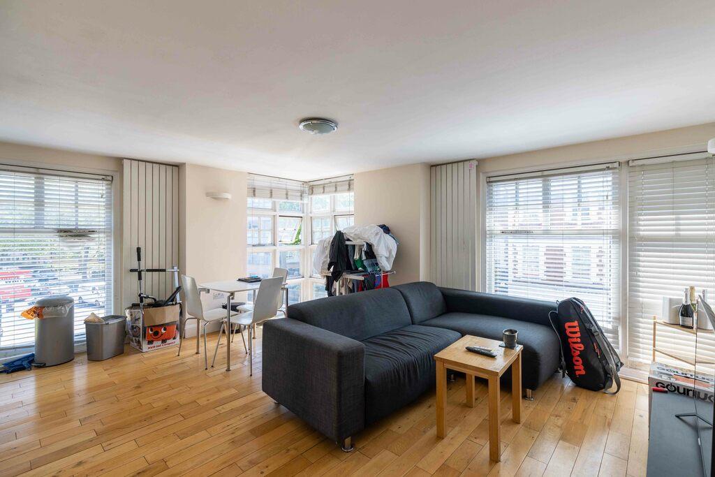 Albert Bridge Road, Battersea, SW11 2 bed flat to rent £2,492 pcm (£