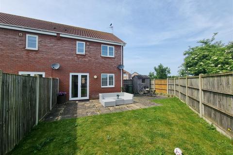 2 bedroom end of terrace house for sale, Kings Drive, Bradwell