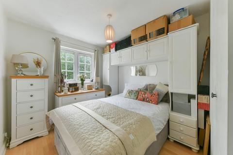 1 bedroom flat to rent, Selhurst Close, SW19