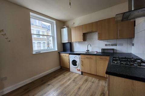 2 bedroom flat to rent, High Street, London SE25