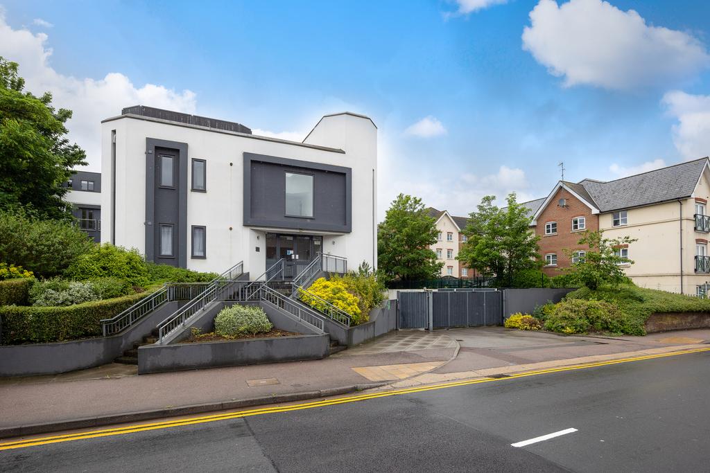 Flat 31, 70 Walton Street, HP21 7 QP-16