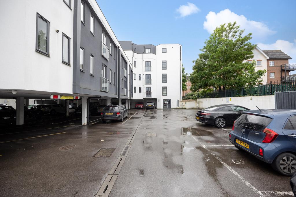 Flat 31, 70 Walton Street, HP21 7 QP-13