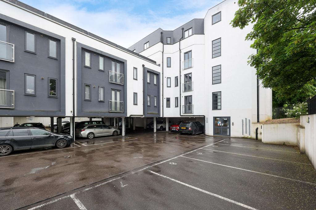 Flat 31, 70 Walton Street, HP21 7 QP-12