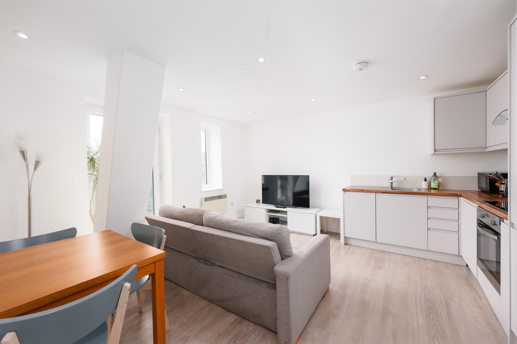 Flat 31, 70 Walton Street, HP21 7 QP-1