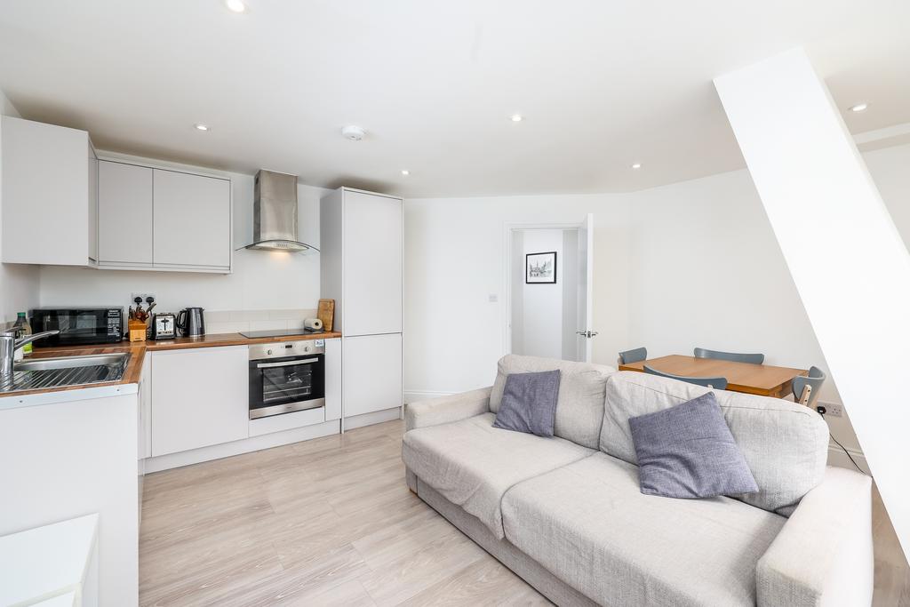 Flat 31, 70 Walton Street, HP21 7 QP-5