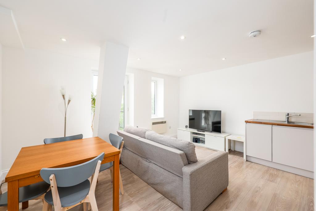 Flat 31, 70 Walton Street, HP21 7 QP-6