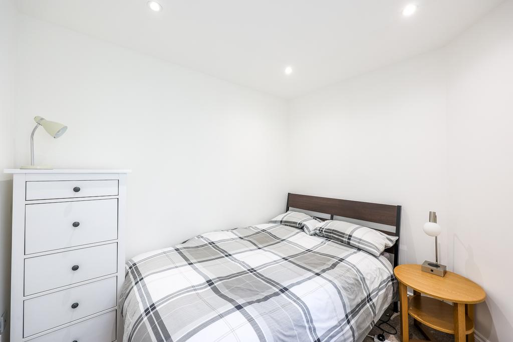 Flat 31, 70 Walton Street, HP21 7 QP-9
