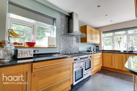 5 bedroom detached house for sale, High Road, Watford