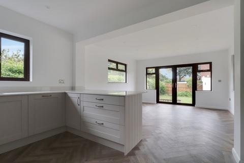 19 Chadacre Road, Southend-on-sea, SS1 3QX