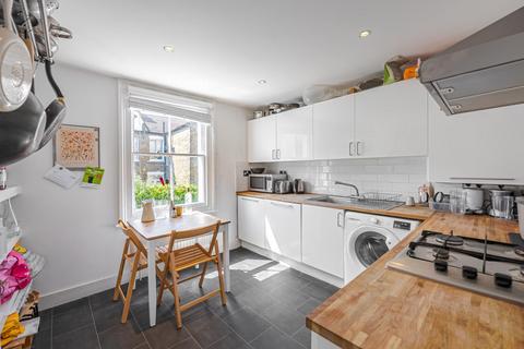 2 bedroom flat to rent, Ballater Road, London SW2