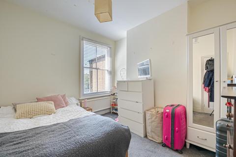 2 bedroom flat to rent, Ballater Road, London SW2