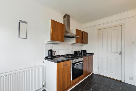 8 Cartside Road, Clarkston, Glasgow, G76 8QQ