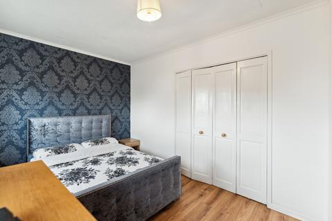 8 Cartside Road, Clarkston, Glasgow, G76 8QQ