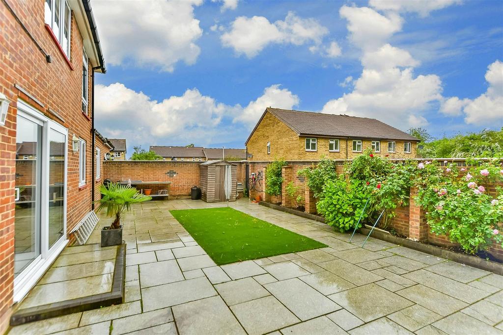 Hamelin Road, Darland, Gillingham, Kent 5 bed semidetached house for