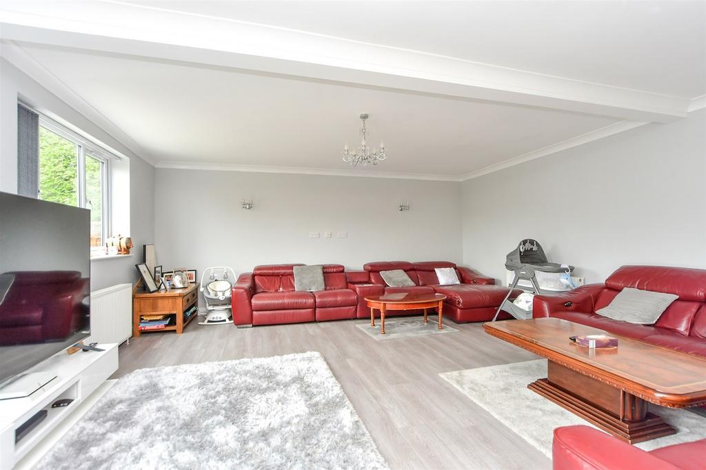 Hamelin Road, Darland, Gillingham, Kent 5 bed semidetached house for