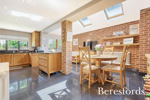 2 Ayletts, Broomfield, Chelmsford, CM1 7LE