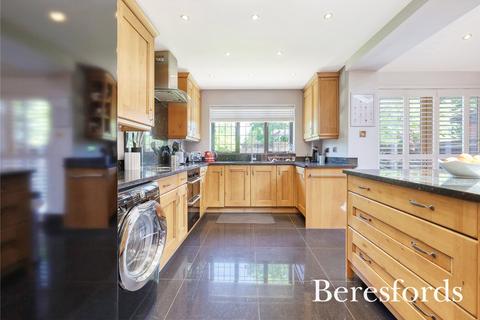 2 Ayletts, Broomfield, Chelmsford, CM1 7LE
